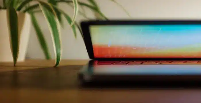 A blurry image of a laptop.