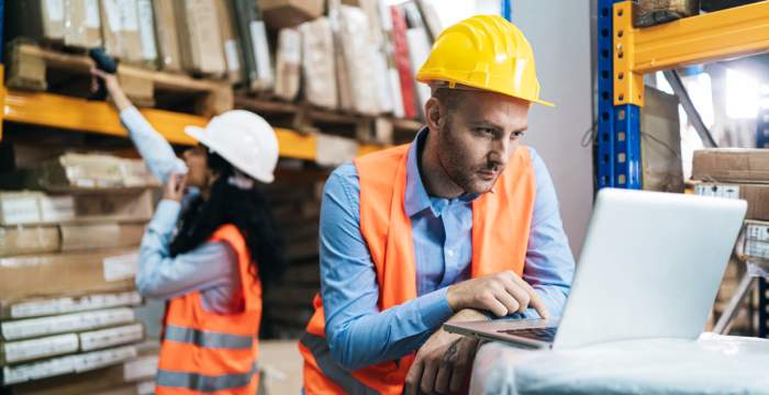 a manager tracking inventory through an RFID inventory system